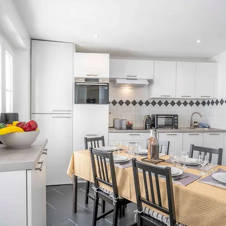 Modern And Elegant, Air-conditioned, Centre - Hdp2