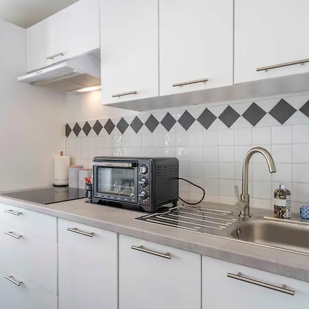 Modern And Elegant, Air-conditioned, Centre - Hdp2