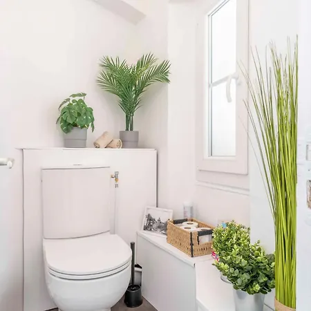 Modern And Elegant, Air-conditioned, Centre - Hdp2 *