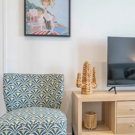 Modern And Elegant, Air-conditioned, Centre - Hdp2 *