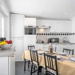Modern And Elegant, Air-conditioned, Centre - Hdp2