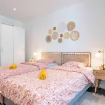Modern And Elegant, Air-conditioned, Centre - Hdp2 *
